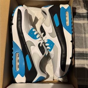 Air max 90 chlorine blue, size 11.5 worn literally once,